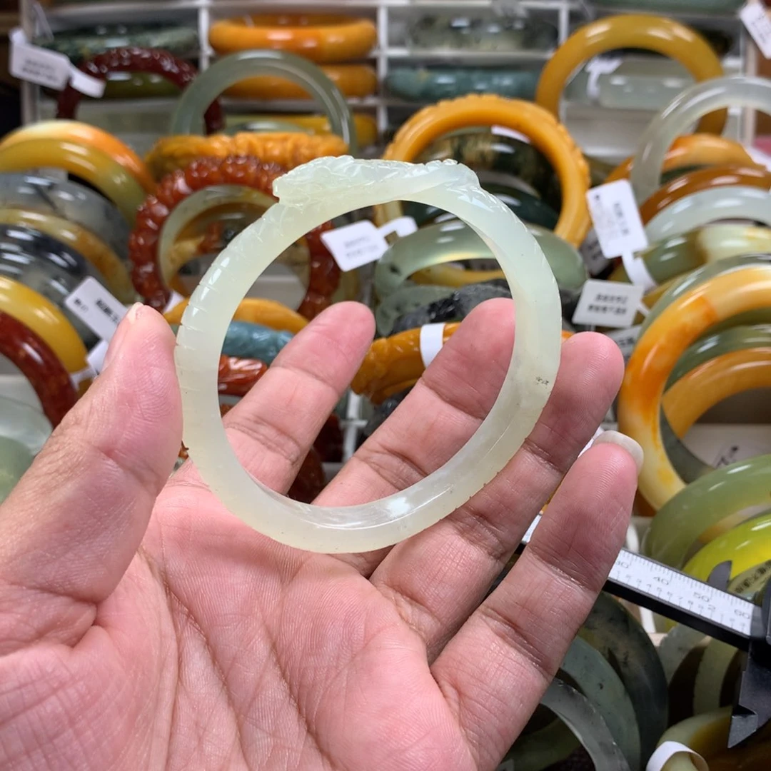 蛇纹石玉手镯未镶嵌