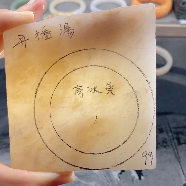 未镶嵌手镯石英质玉定制