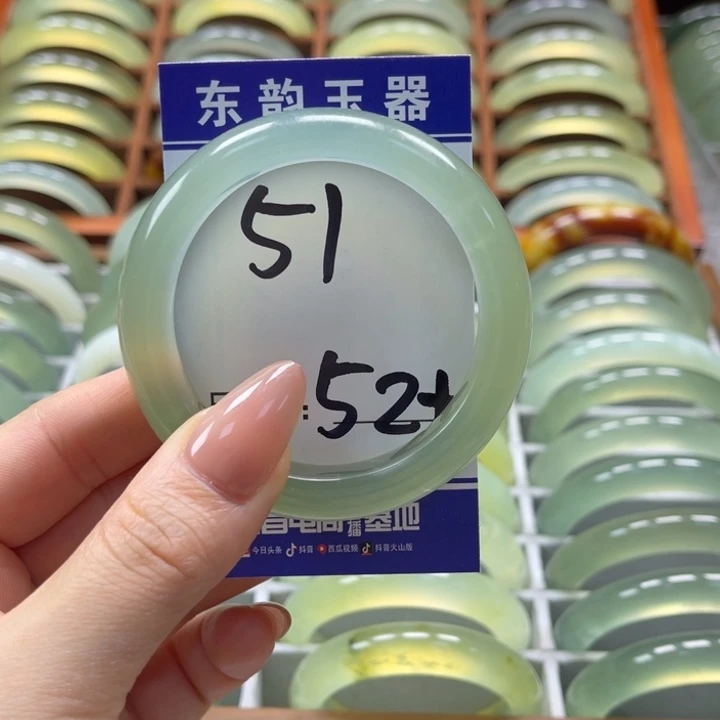 岫玉手镯未镶嵌抱**伊