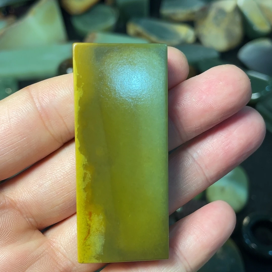 林***棠岫岩河磨玉（透闪石质玉）未镶嵌手镯