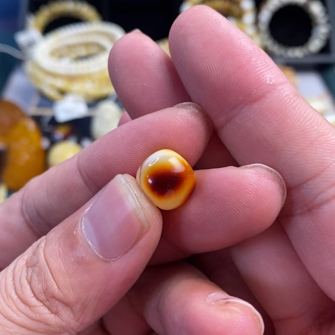 蜜蜡未镶嵌裸石12mm沁色