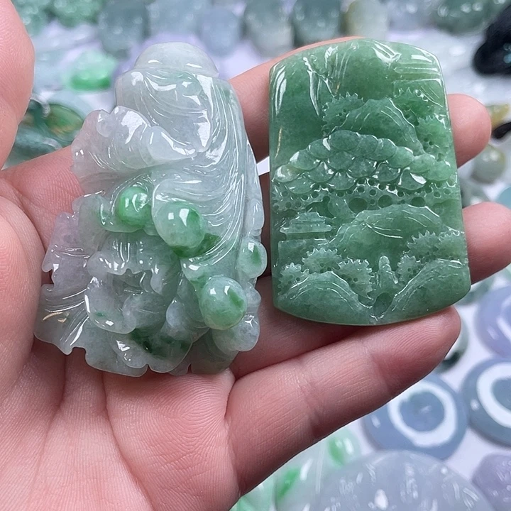 美***姐翡翠未镶嵌颈饰白菜+山水牌