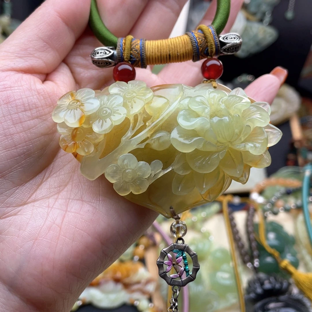 蛇纹石玉颈饰未镶嵌