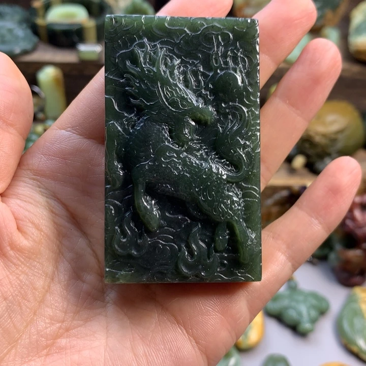 岫岩河磨玉（透闪石质玉）未镶嵌珠宝奇石熊***士