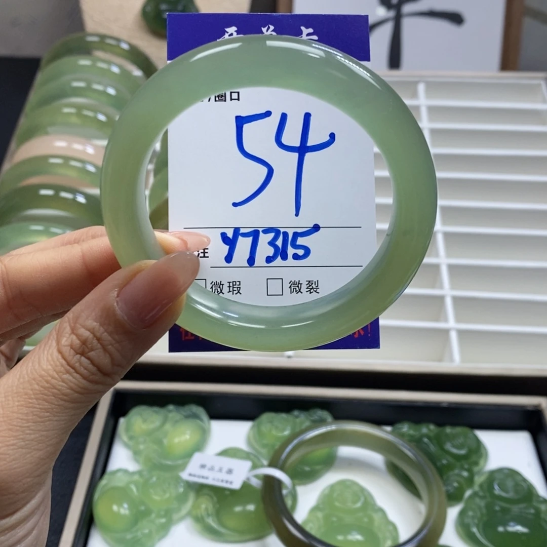 蛇纹石玉手镯未镶嵌