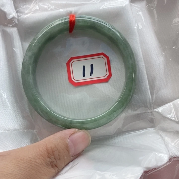 大***爱翡翠未镶嵌手镯翡翠