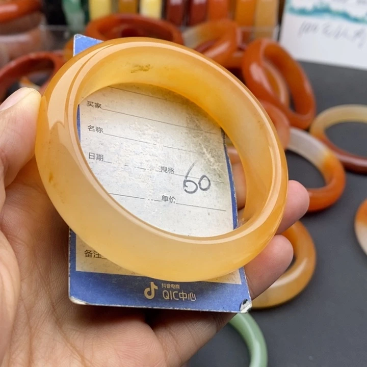 未镶嵌手镯石英质玉