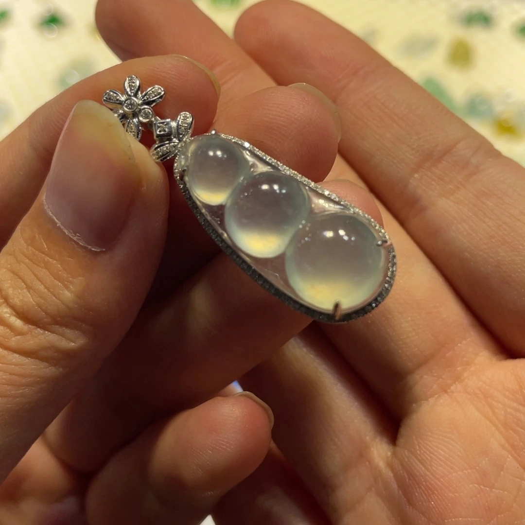 定制翡翠18K金镶嵌豆子