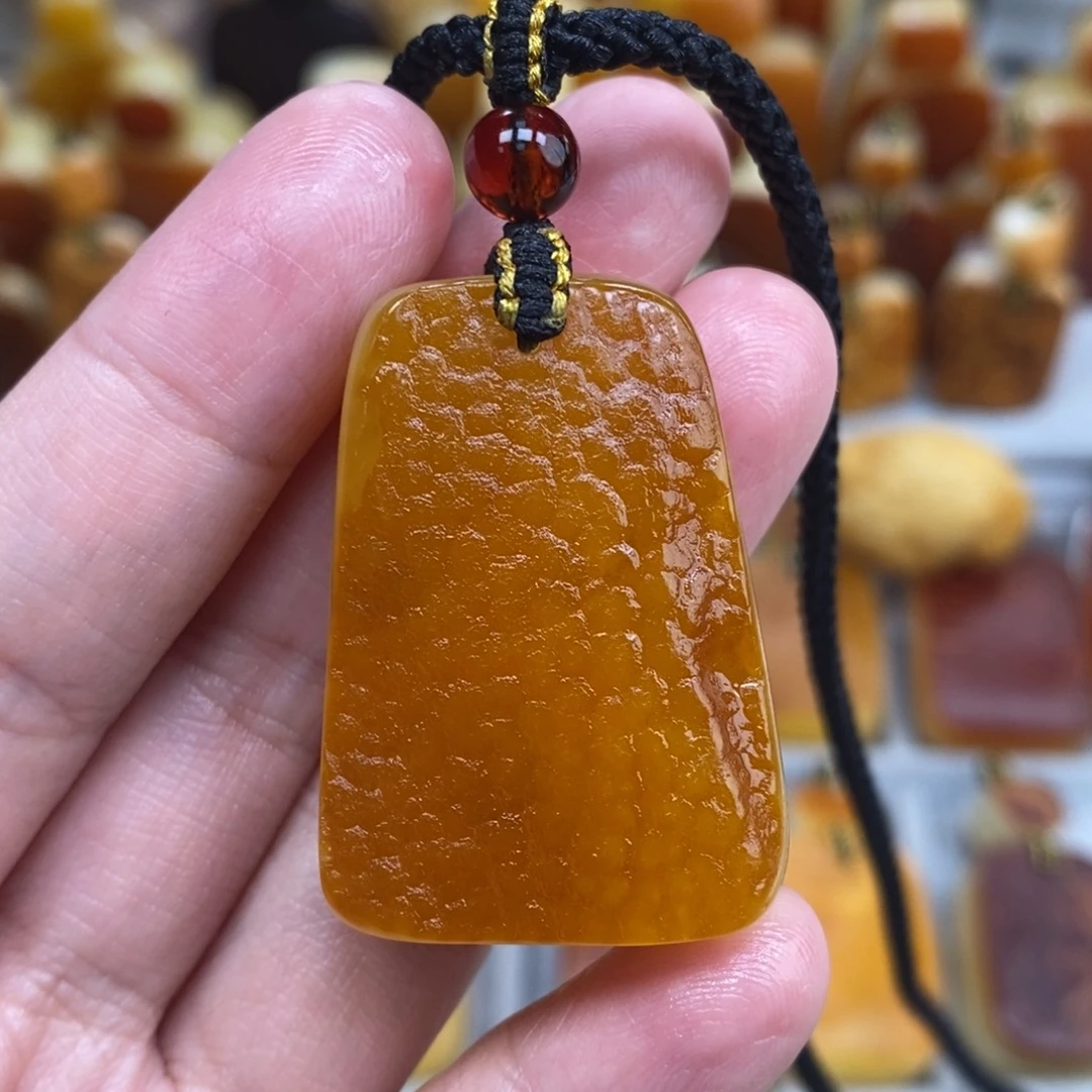 蜜蜡未镶嵌珠宝奇石