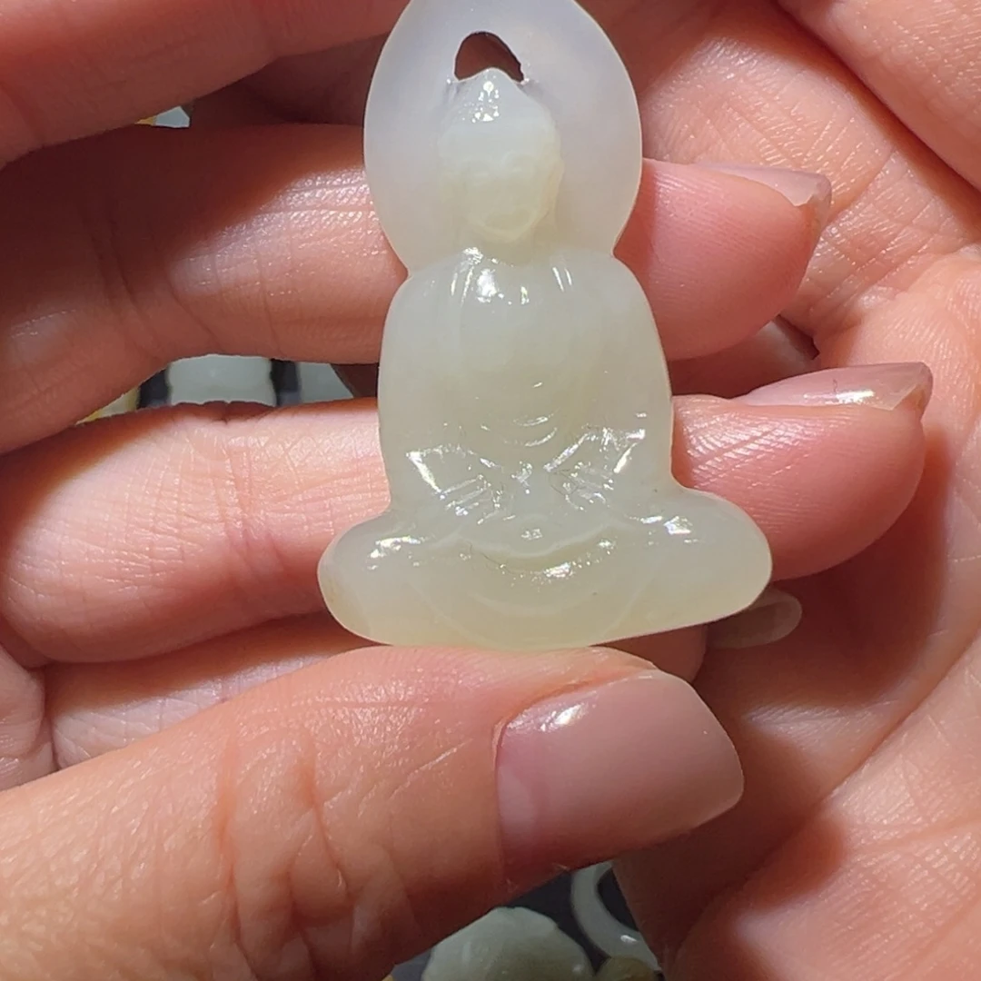 吊坠(不含链)未镶嵌和田玉D****?