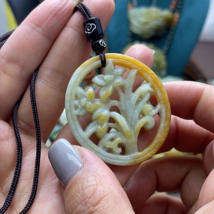 蛇纹石玉未镶嵌颈饰