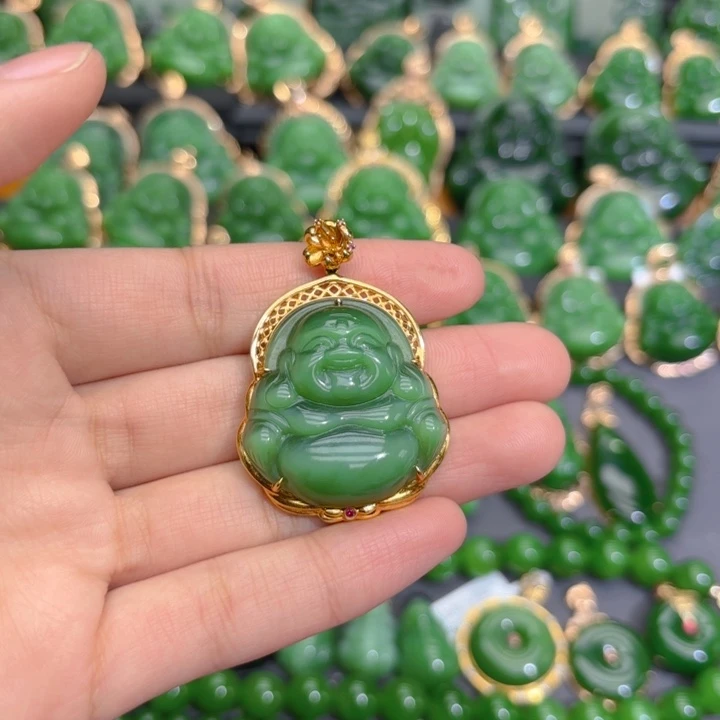 颈饰18K金镶嵌和田玉（碧玉）