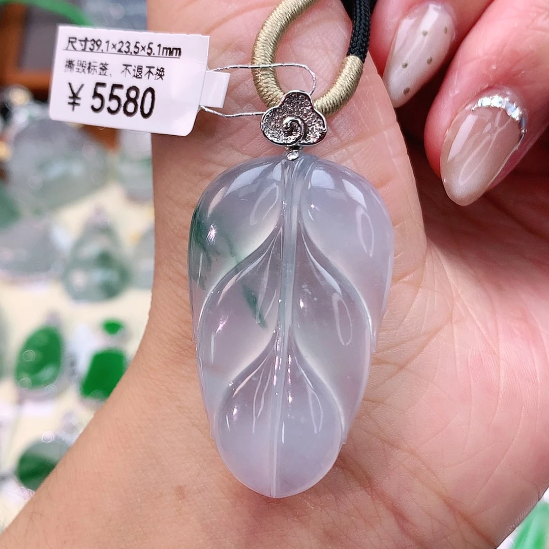 颈饰18K金镶嵌翡翠叶子