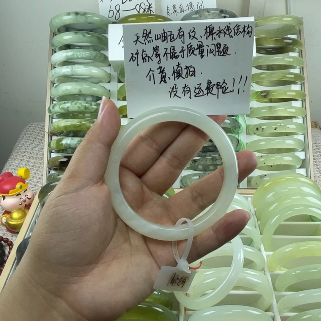 拥***天蛇纹石玉未镶嵌手镯