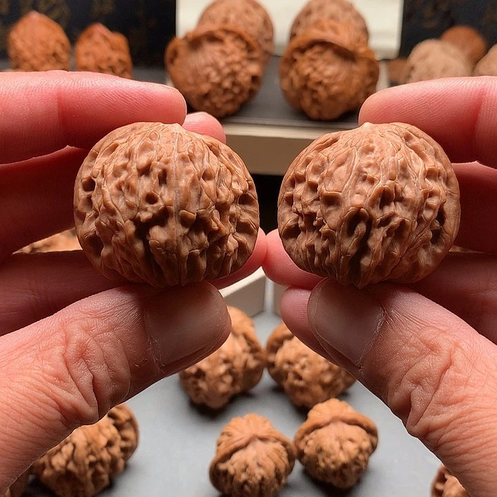 文玩核桃吊坠山地对歪磨