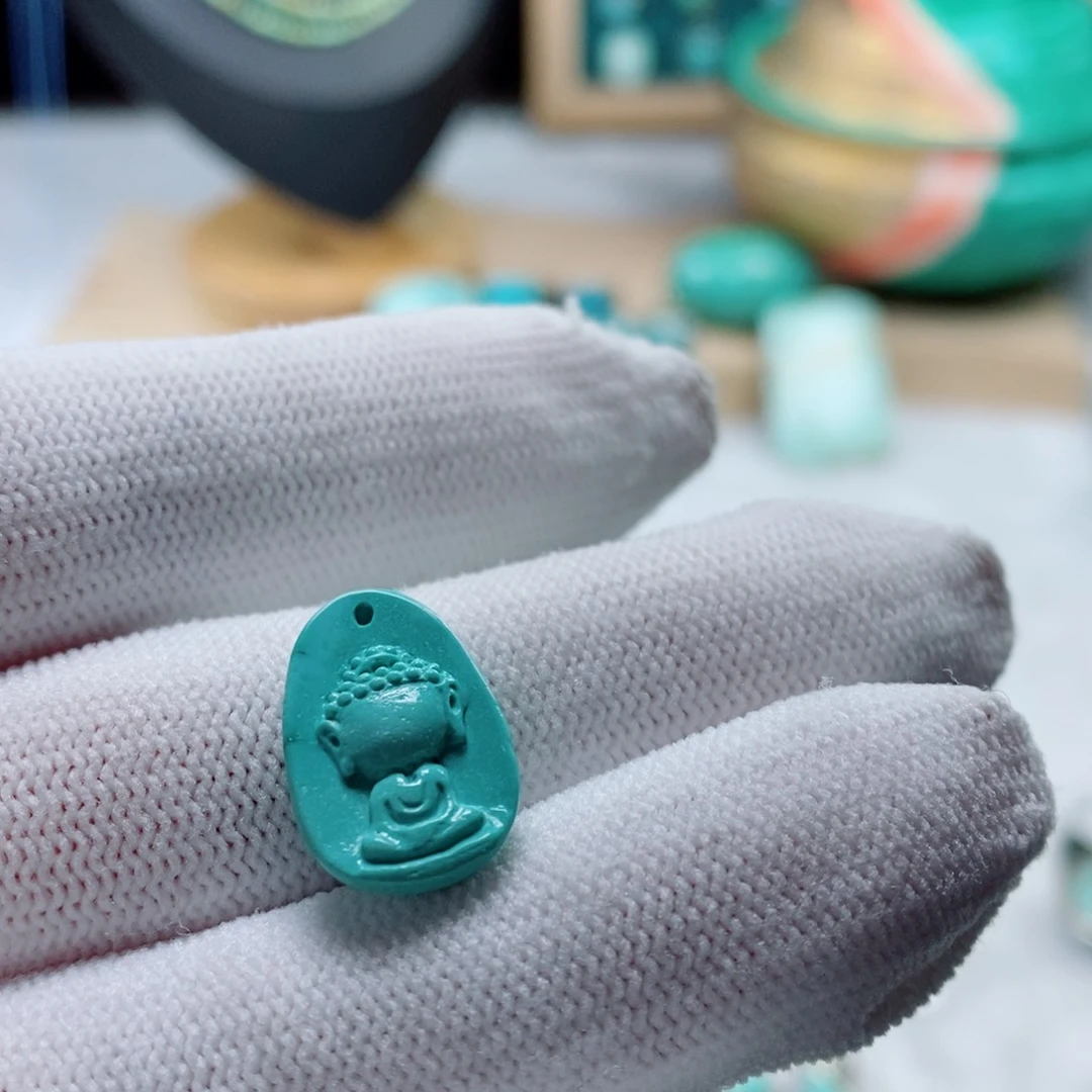 绿松石未镶嵌颈饰