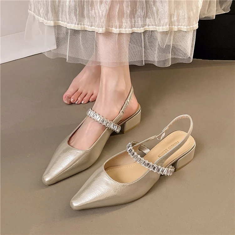 【闺蜜专属】~一见倾心版平底法式网红尖头粗跟3CM水钻凉鞋女款