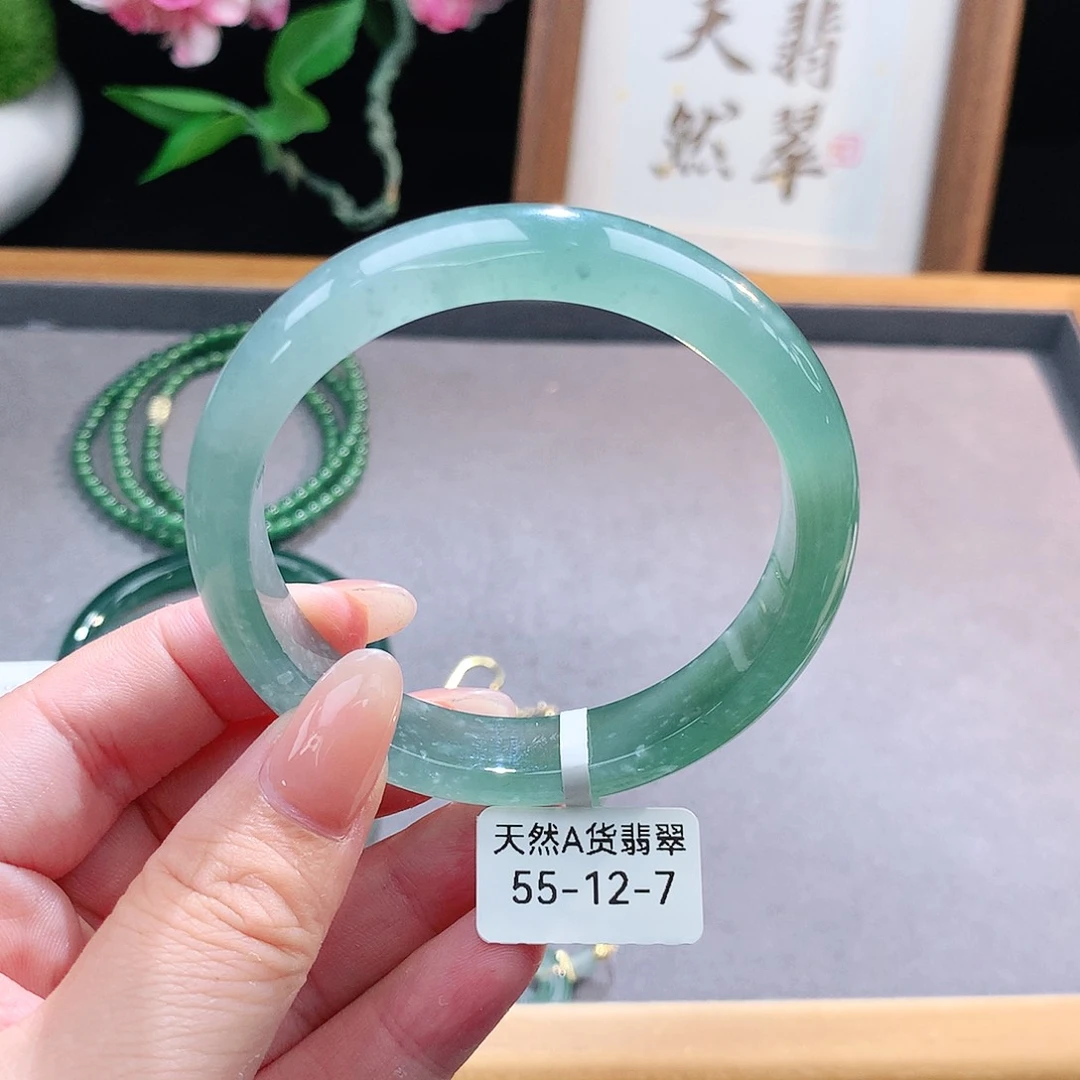 未镶嵌手镯（圆镯）翡翠