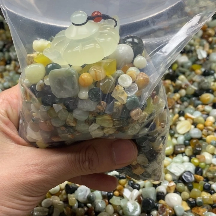 蛇纹石玉鱼缸石未镶嵌