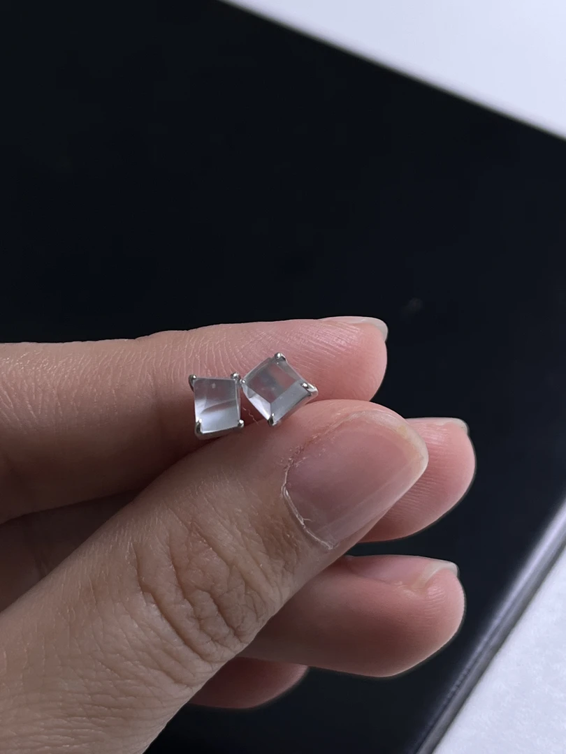 18k金镶嵌玻璃种翡翠冰块耳钉养耳洞切割