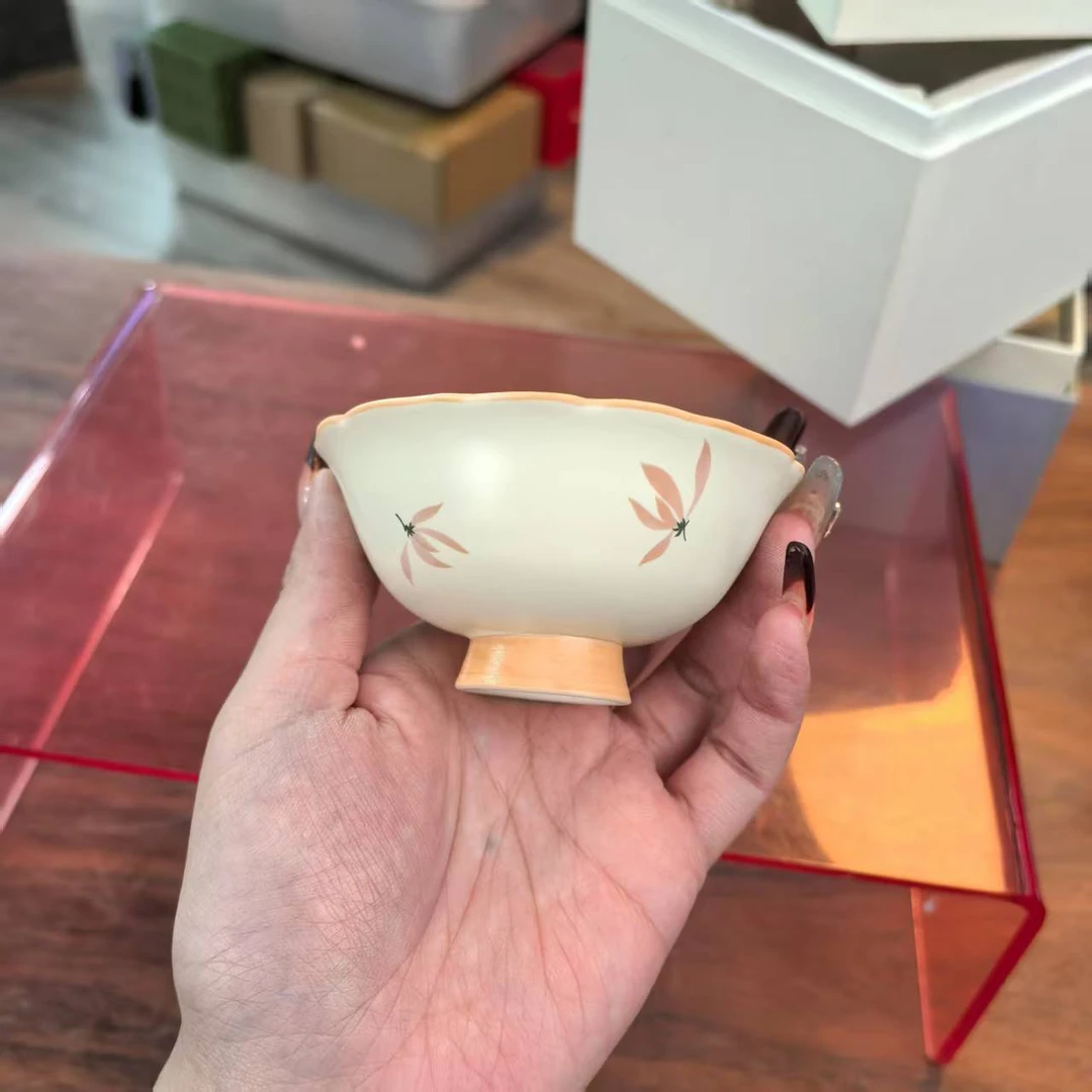 米黄兰花高足花口杯主人杯 A11334