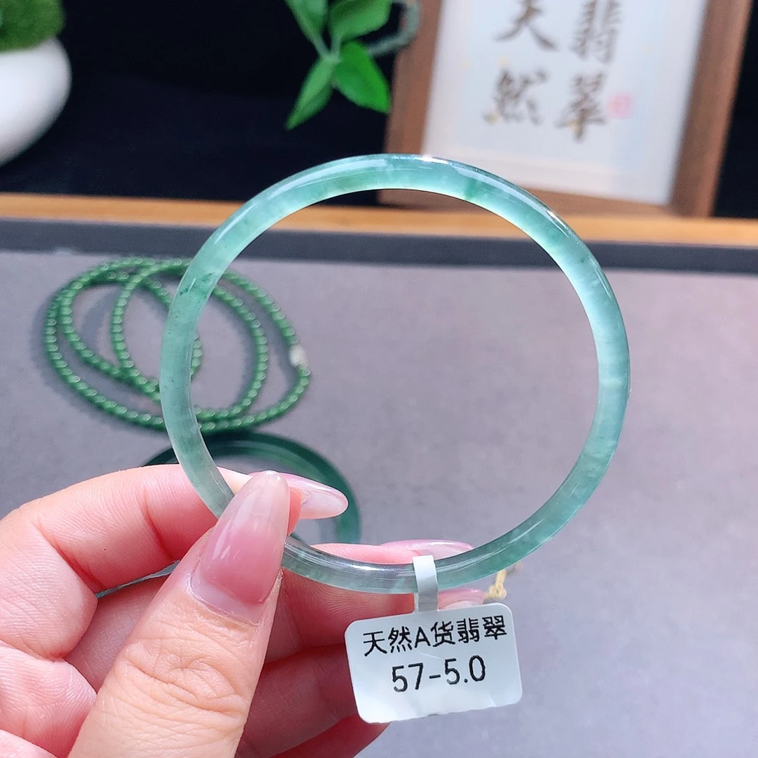 未镶嵌手镯（圆镯）翡翠丹*