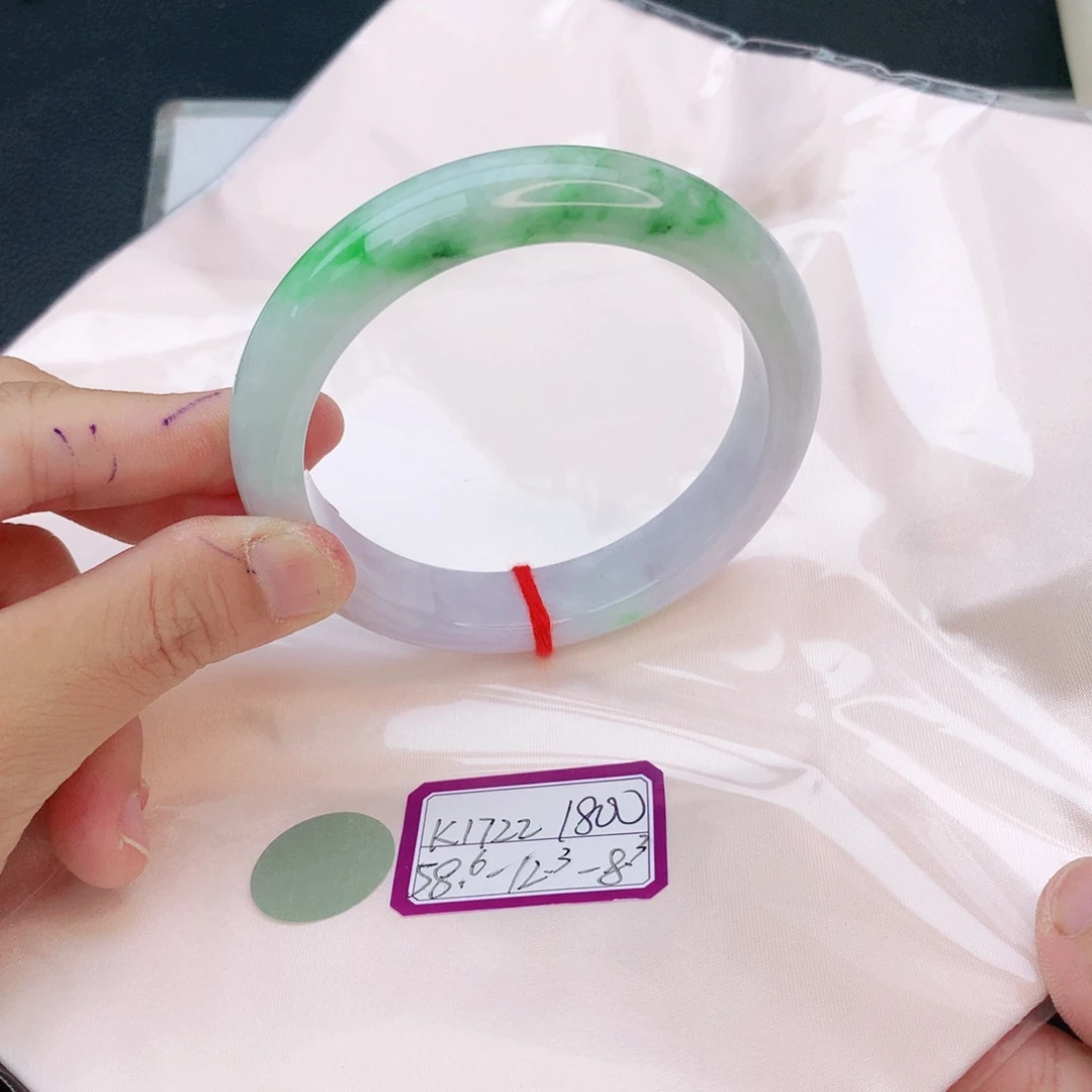 翡翠手镯未镶嵌我