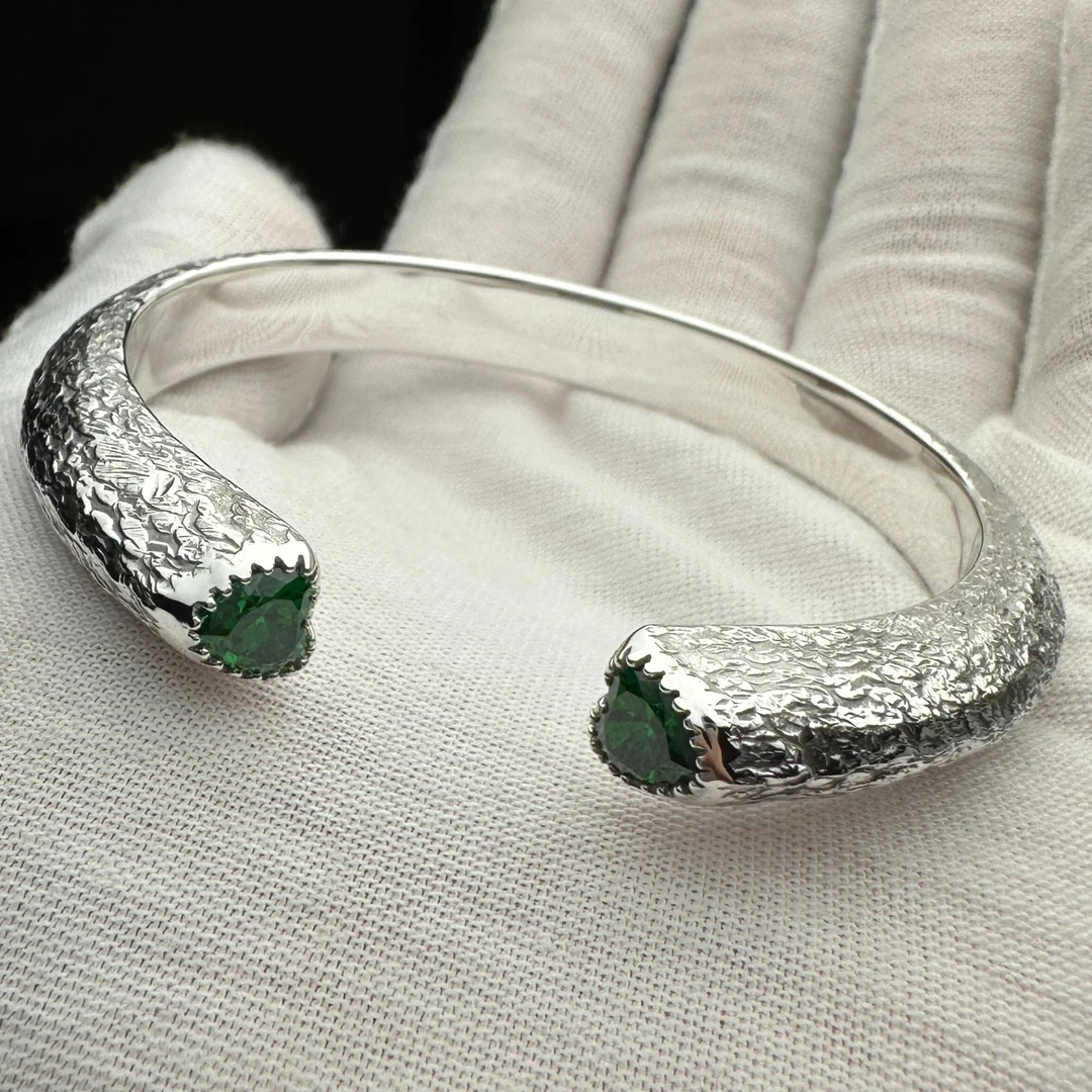 足银银制品 足银999开口泥鳅背锤纹手镯镶嵌心形时尚简约定制礼物