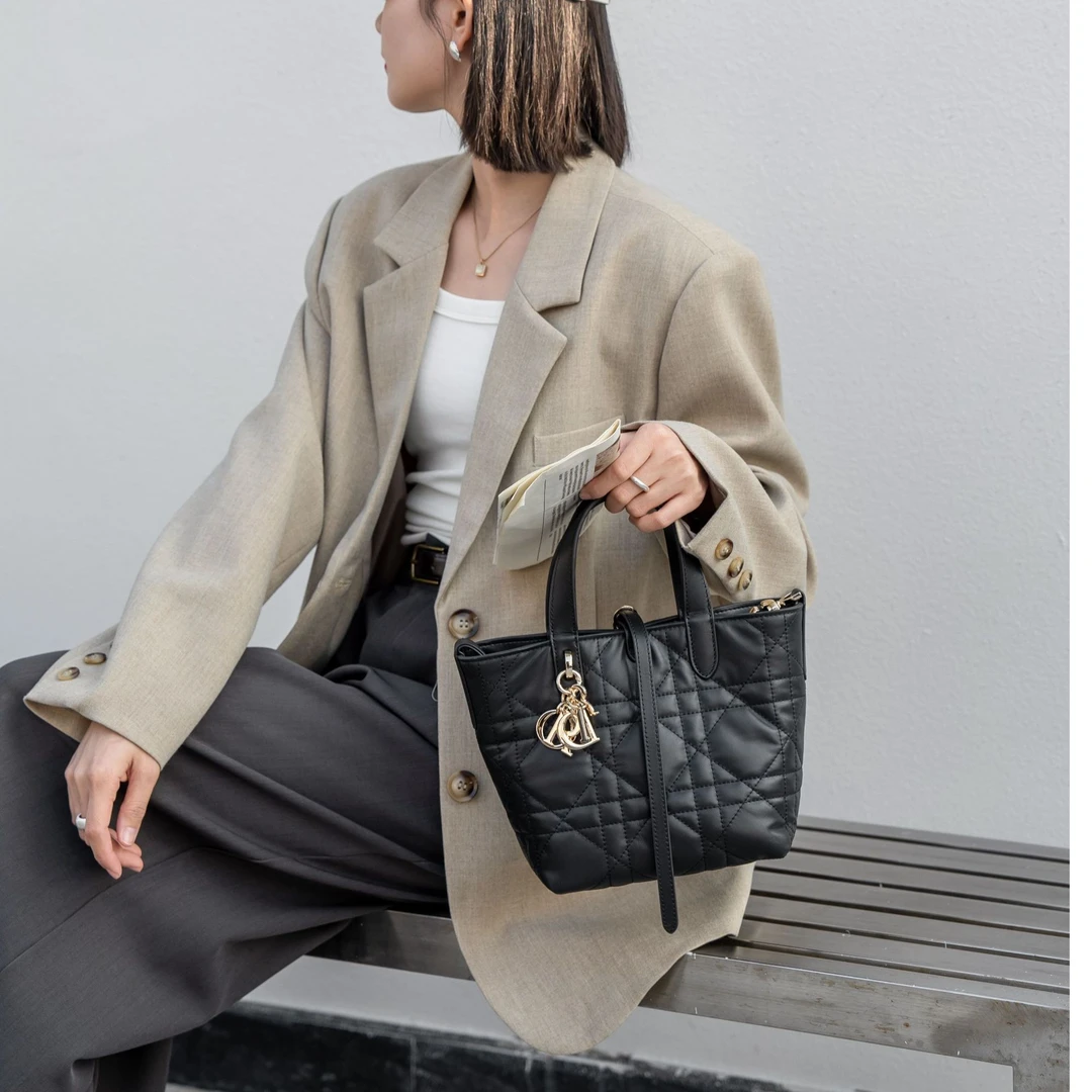 【初屿甄选】SBT 头层牛皮菱格绣线单肩斜挎包 小香风休闲时尚百搭