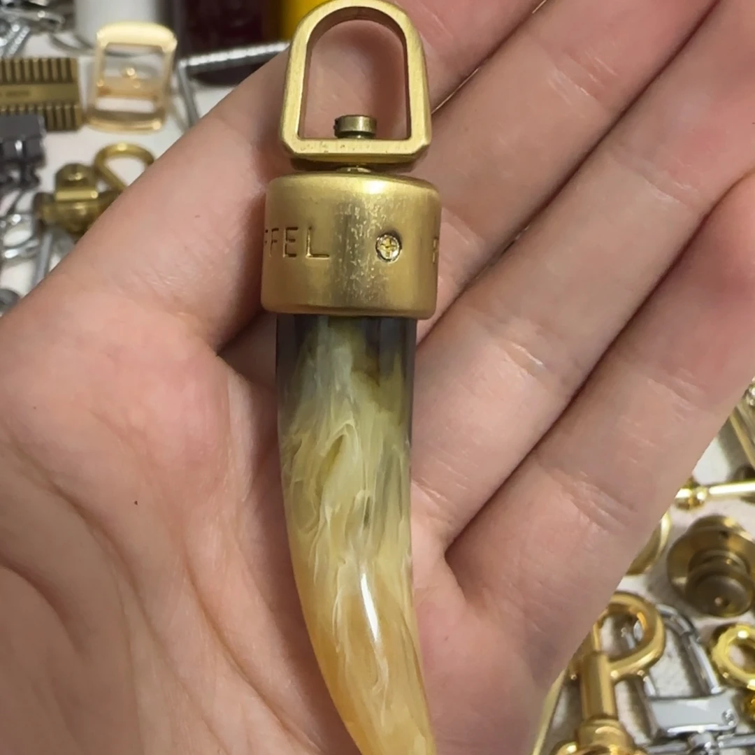 金色挂件10元5个.