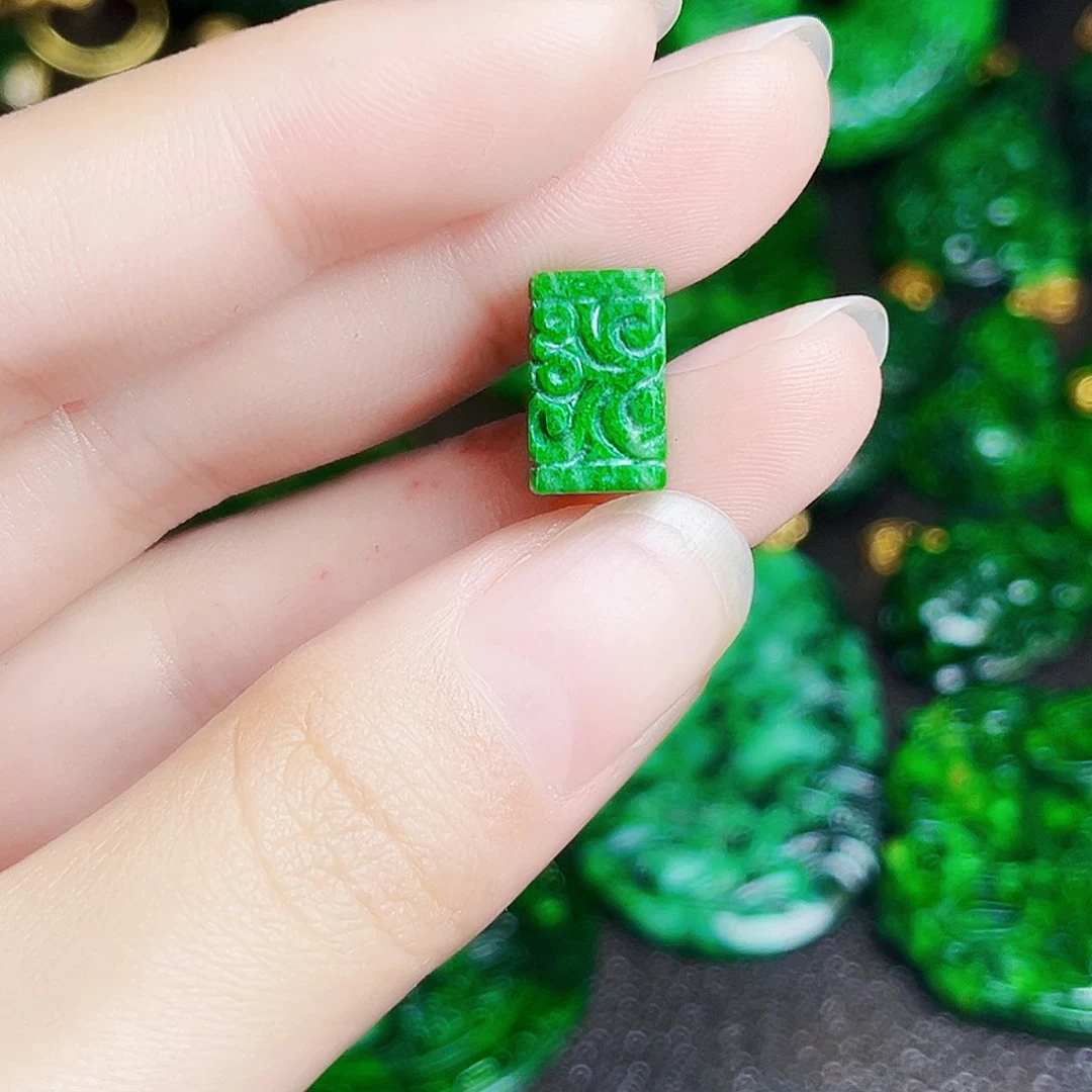 颈饰未镶嵌翡翠多样性