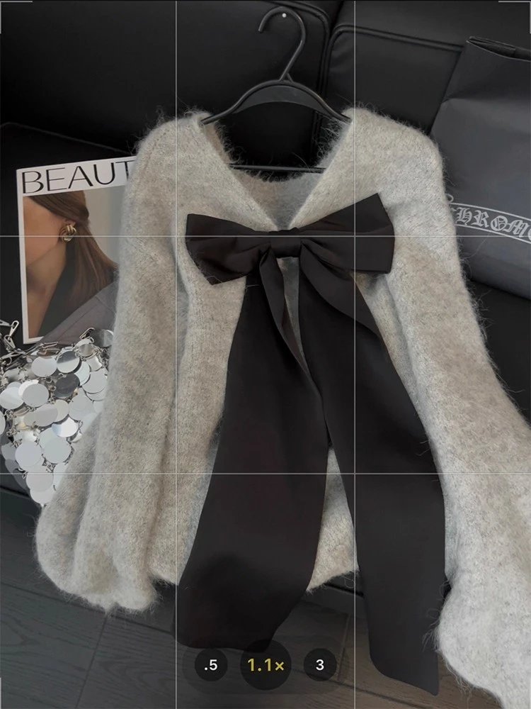 秋冬季蝴蝶结灰色长袖毛衣女软糯性感慵懒风2025温柔圆领针织上衣