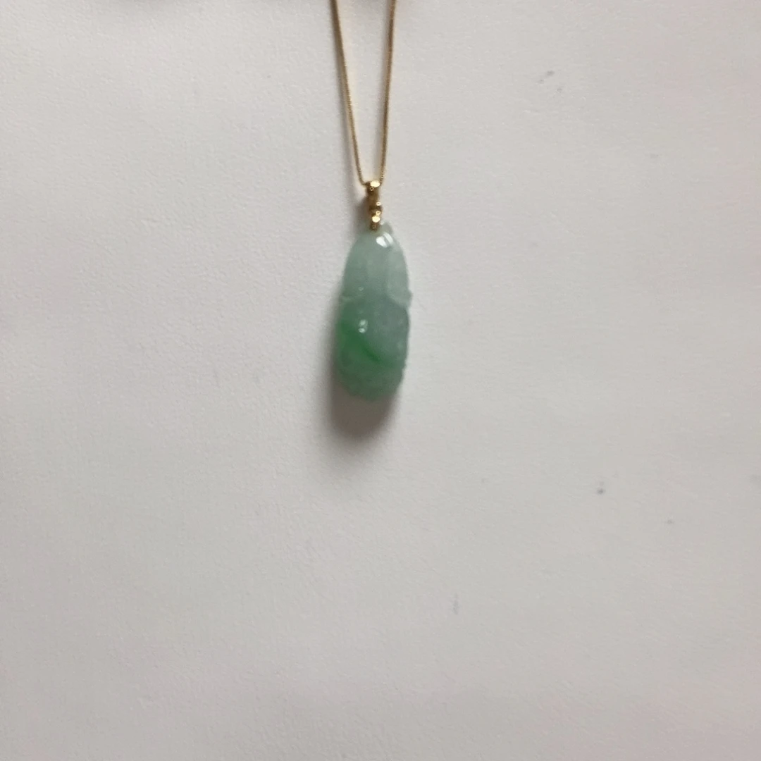 翡翠18K金镶嵌颈饰简单