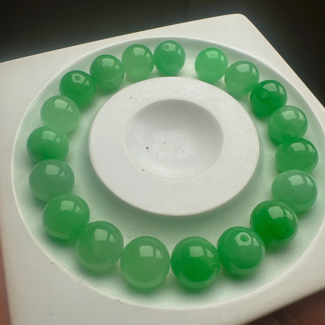 卡10mm 天然缅料A货 浅绿 多样性发一颗