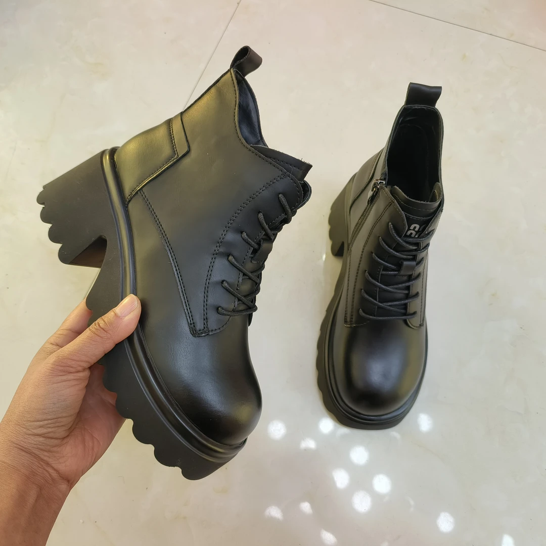 8996时尚百搭真皮马丁靴系带时装靴秋冬英伦风厚底女鞋女靴