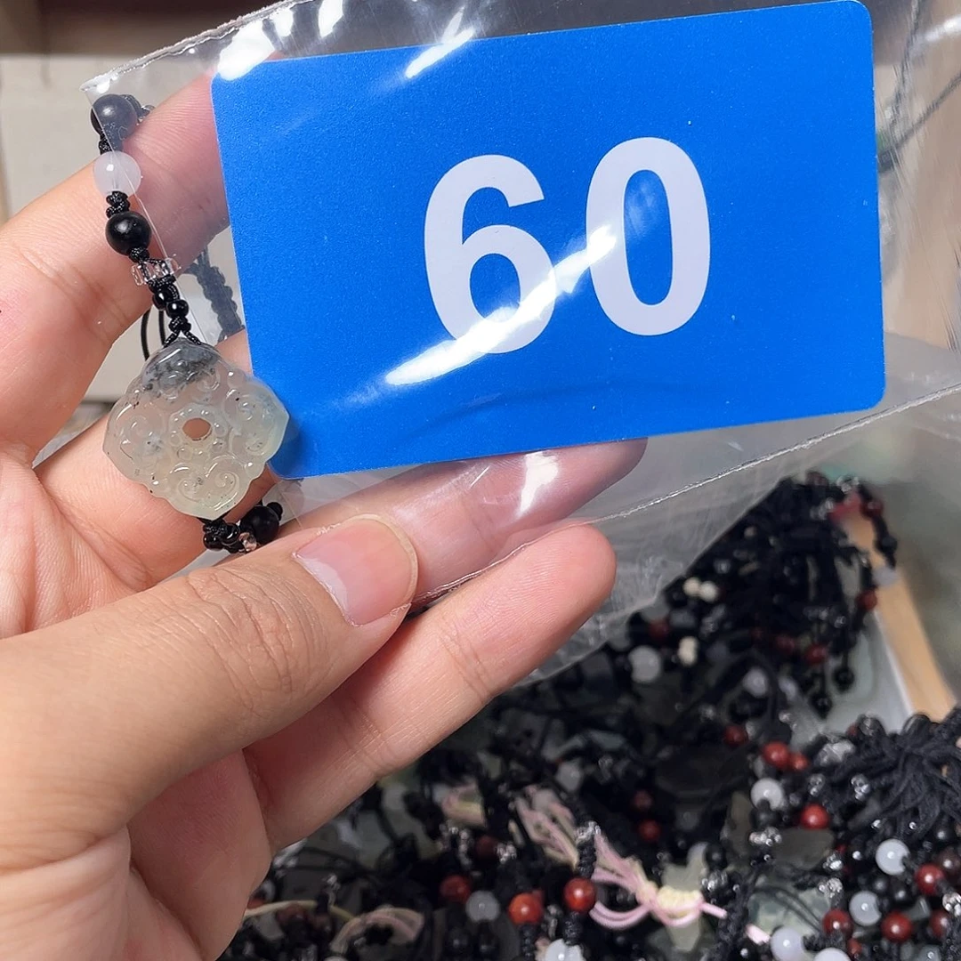 蛇纹石玉颈饰合金