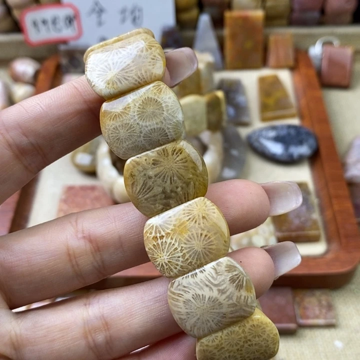 石英岩玉合金颈饰