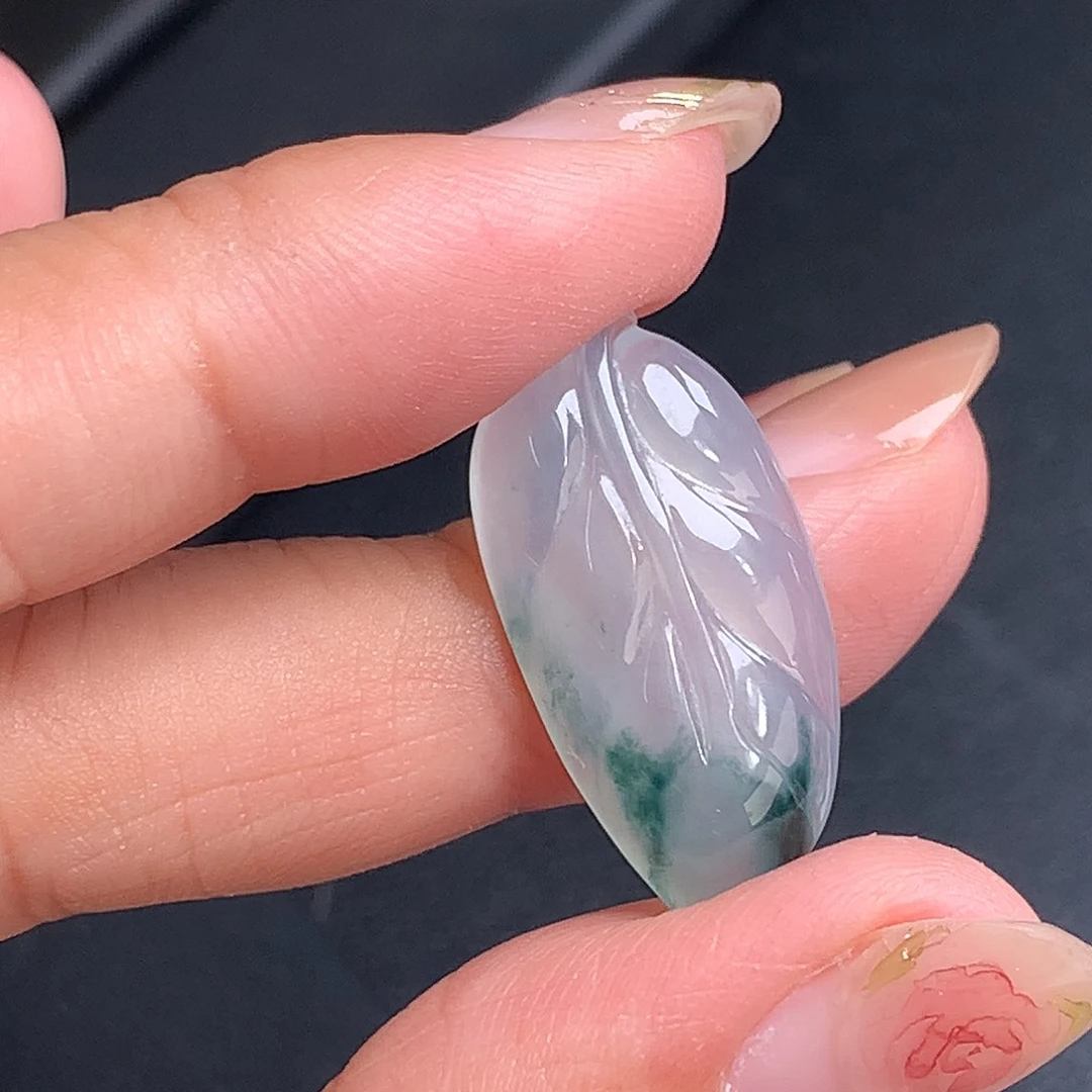 翡翠未镶嵌颈饰叶子