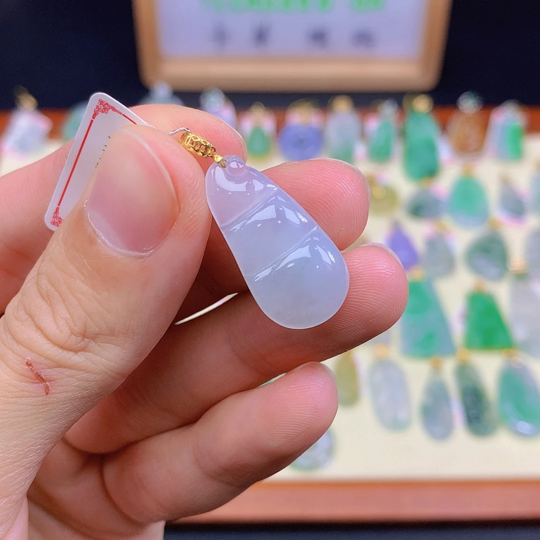 翡翠18K金镶嵌颈饰翡翠