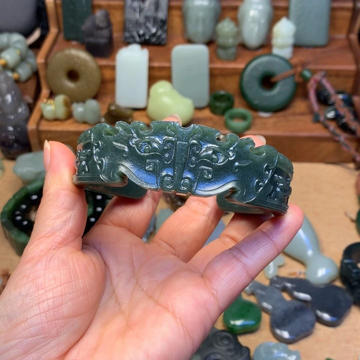 山***民和田玉未镶嵌颈饰