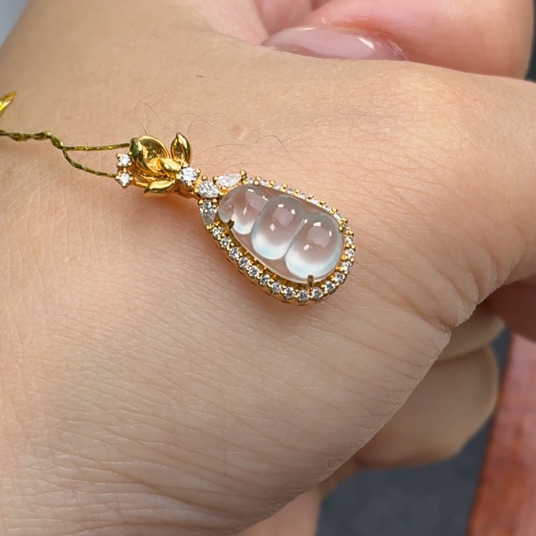 翡翠18K金镶嵌颈饰