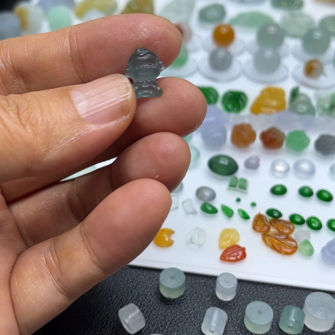 定制翡翠未镶嵌猴