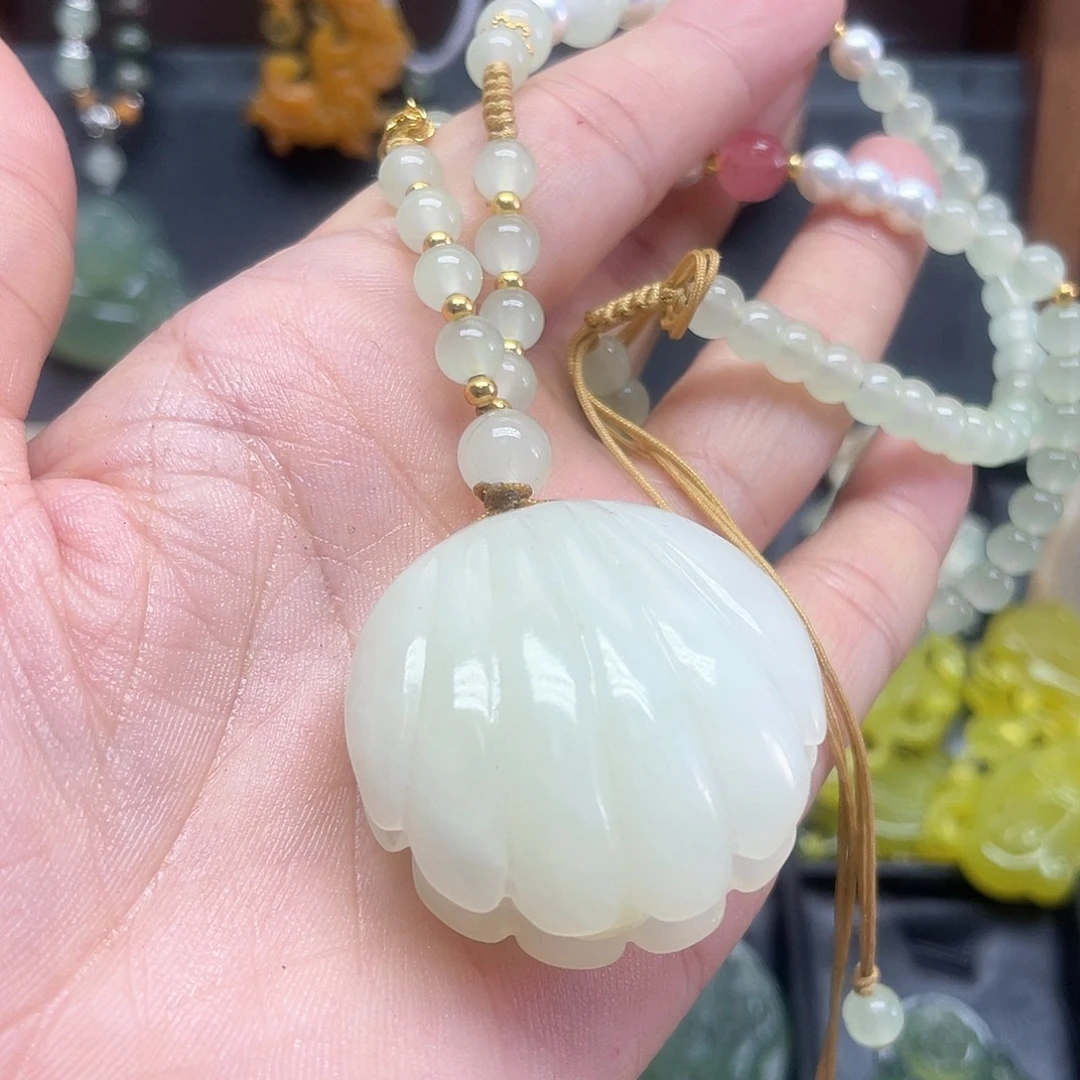 蛇纹石玉未镶嵌颈饰