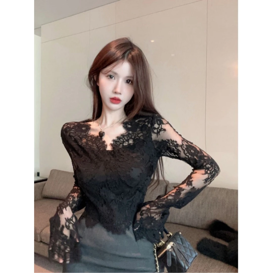 性感v领蕾丝不规则短款打底衫女秋冬设计感长袖别致甜辣内搭上衣