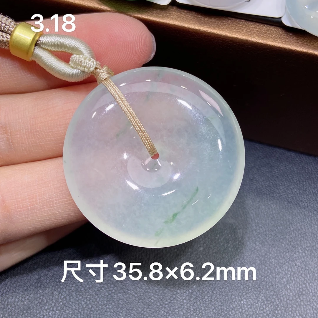 缅甸天然A货翡翠，正冰种晴绿底 飘绿花大平安扣吊坠，精美冰透款Y