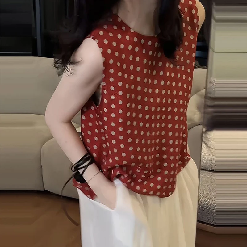 法式复古红色波点圆领无袖衬衫女夏季设计感洋气百搭短款背心上衣
