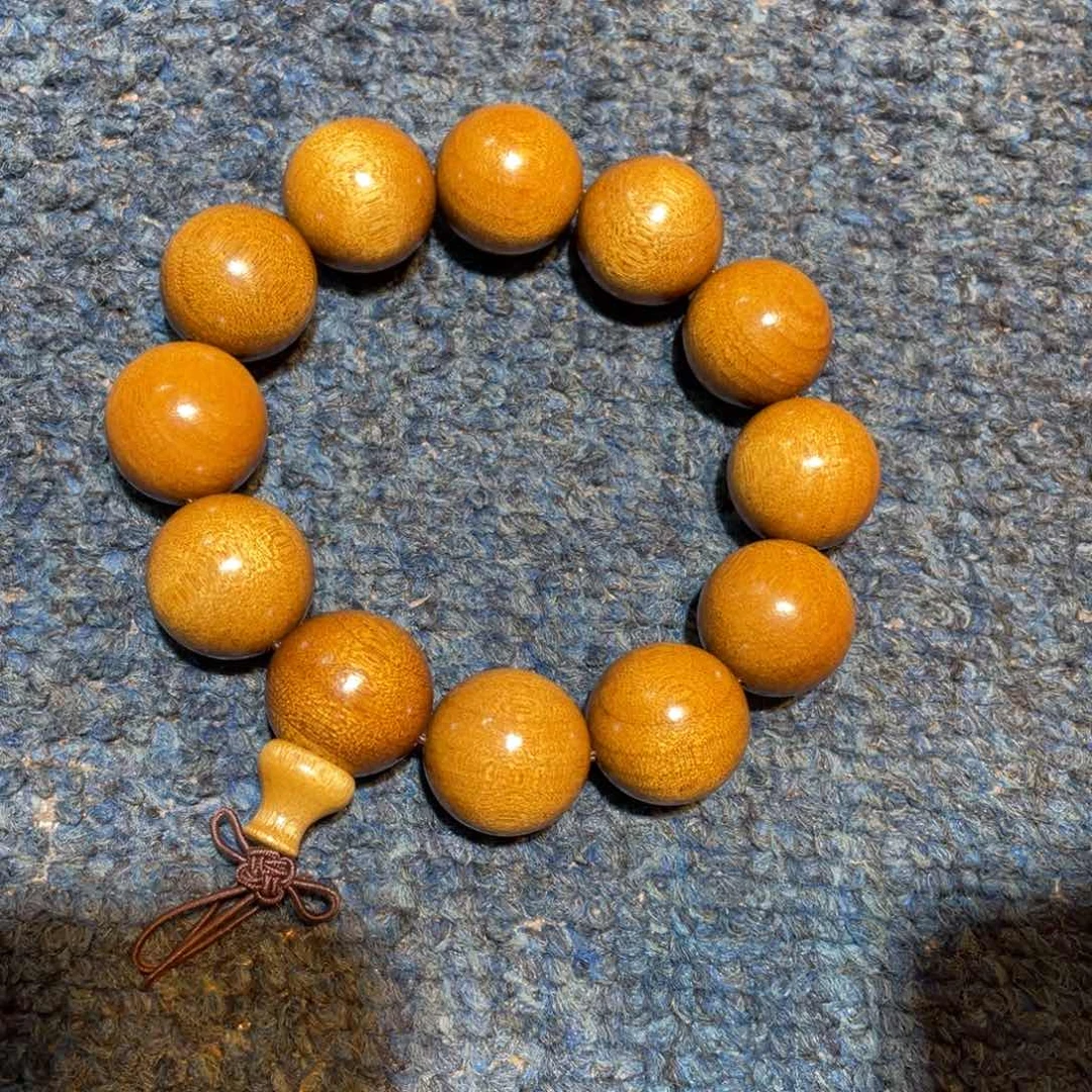 楠木2.0手串金丝楠木。