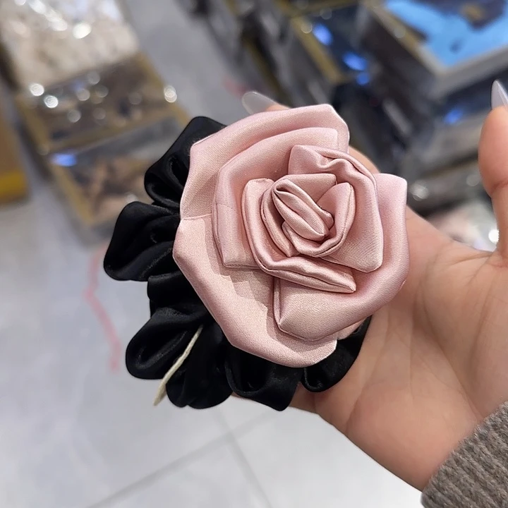 非金属布艺缎面山茶花 粉色 发圈