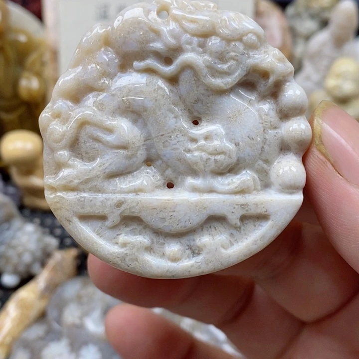 颈饰未镶嵌硅化珊瑚（珊瑚玉）