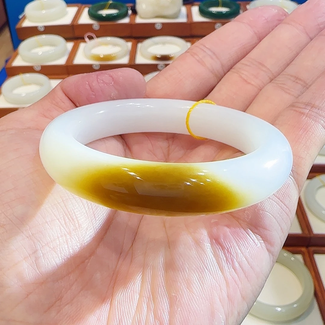 和田玉未镶嵌手镯且末一口老红糖52 53